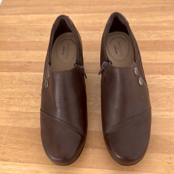 Clark’s Ultimate Comfort Collection Brown Side Zip 2 Inch Heel Booties Size 9 W - Picture 1 of 7